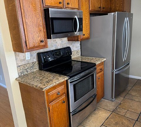 5th image of 2418 Graham Ave APT 3