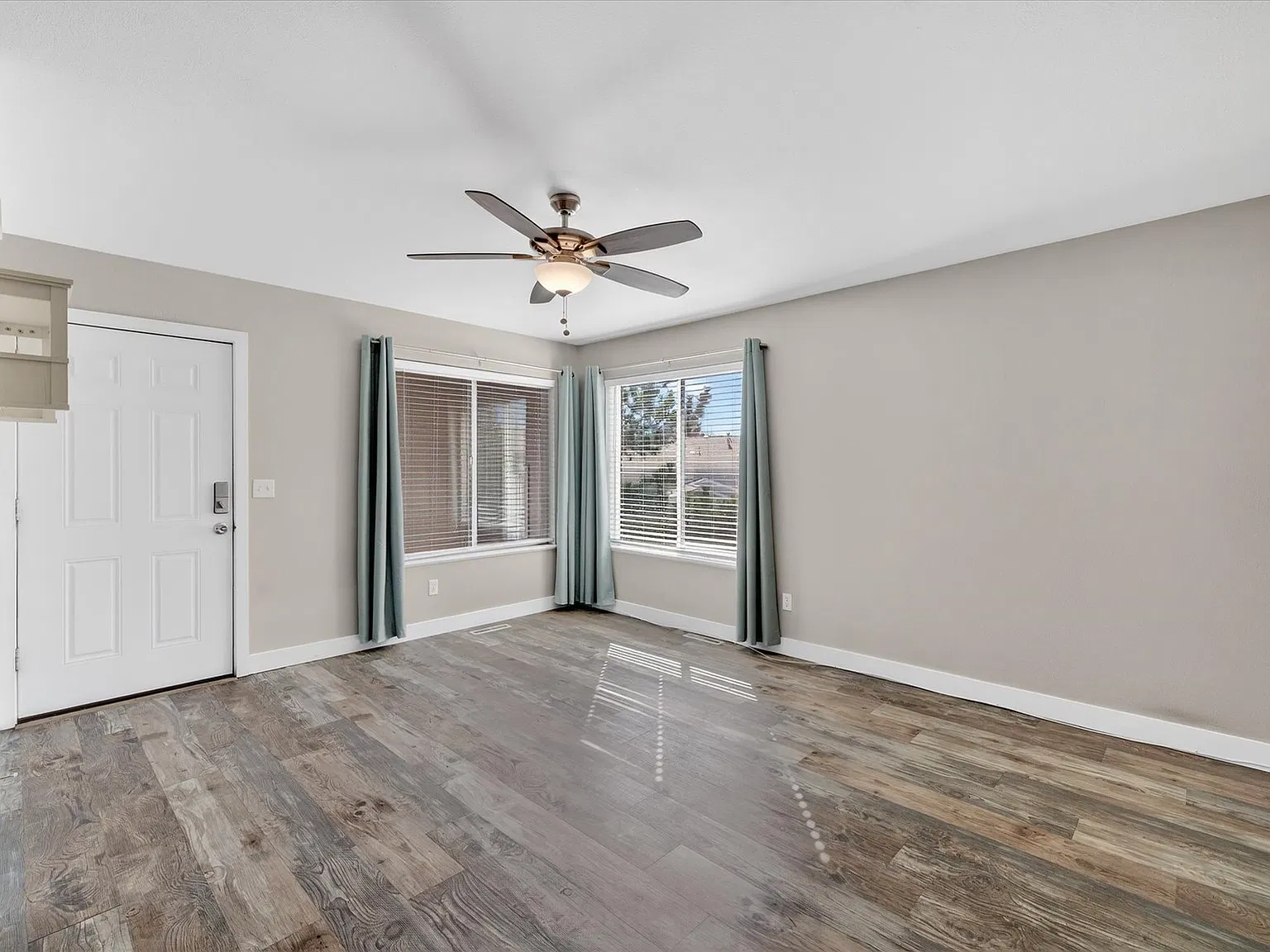 2 bed, 900 sqft, $1,800 — Photo 4