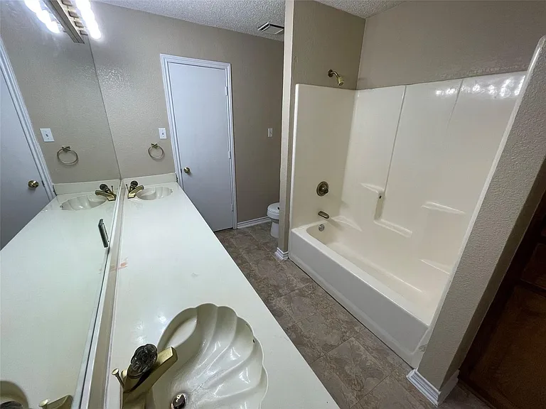 407 Hillcroft Cir — Photo 10