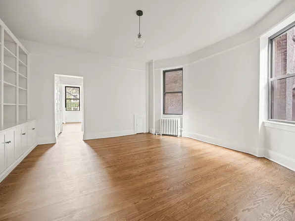 175 Amity Street image 2 of 6