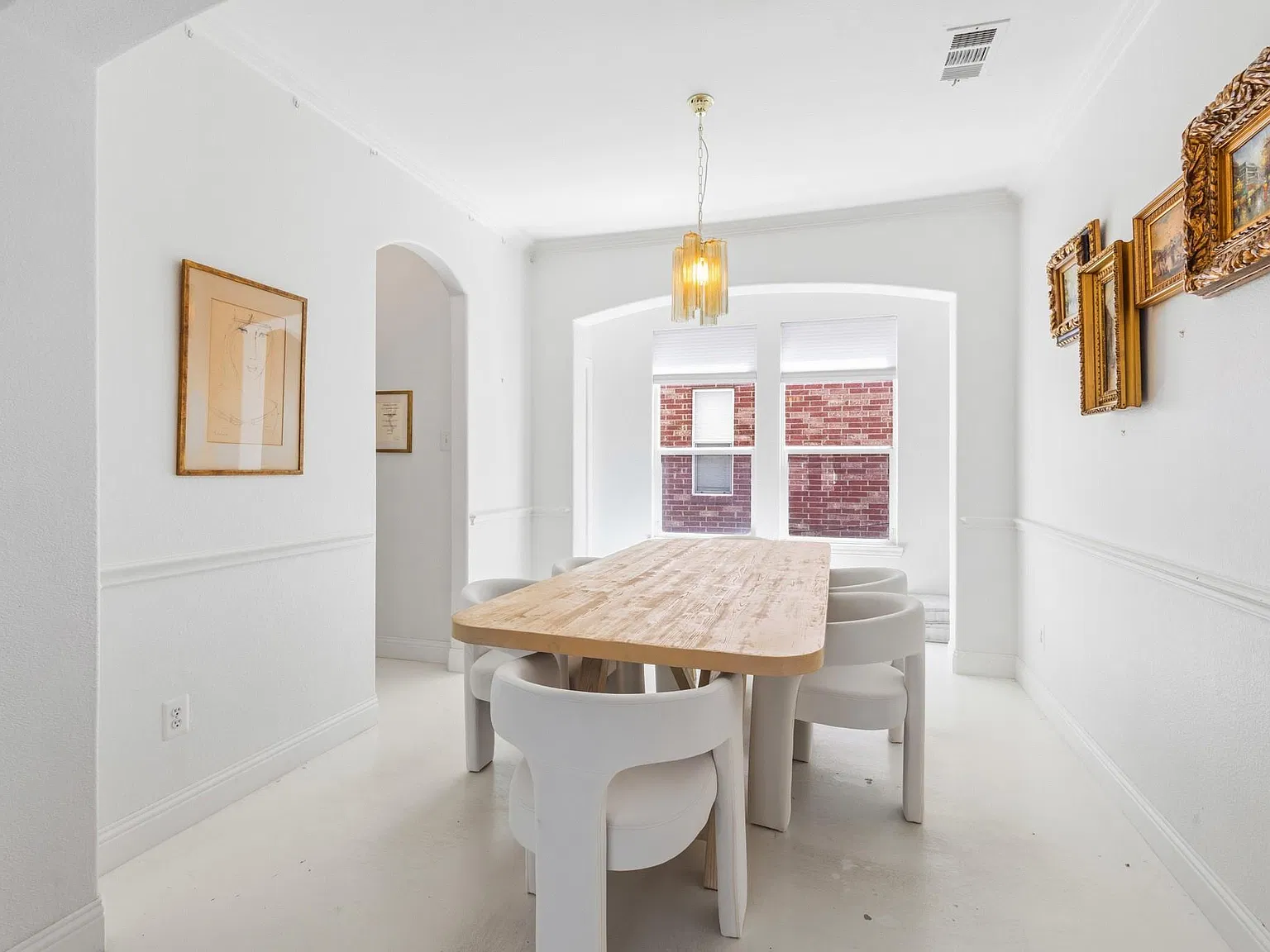 3 bed, 2.5 bath, 2417 sqft, $2,799 — Photo 4