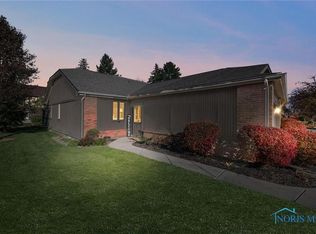19 Meadowpond Dr #B, Perrysburg, OH 43551