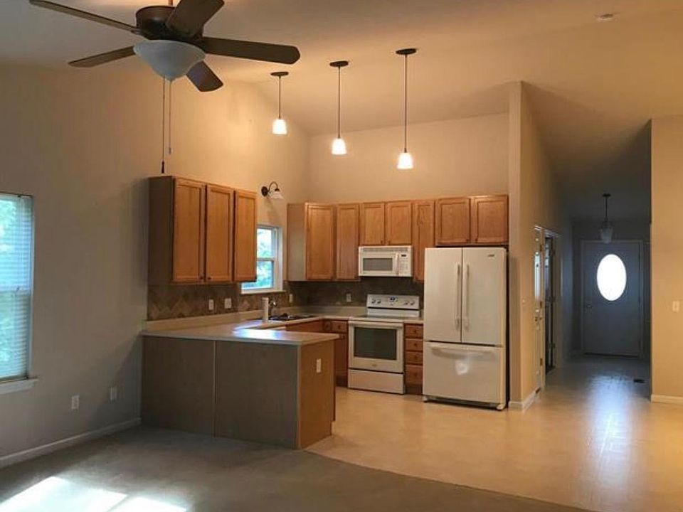 2nd image of 129 Fort Hancock Cir