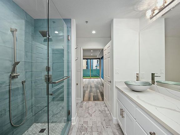 4th image of 1601 India St Unit 105