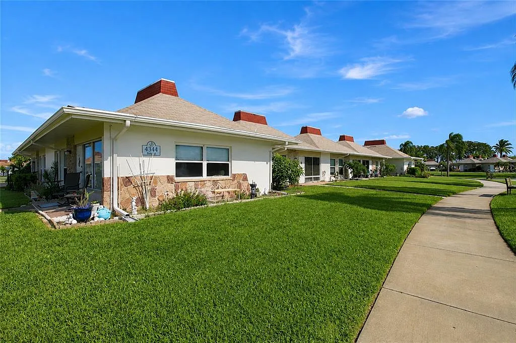 2 bed, 1.5 bath, 825 sqft, $1,600 — Photo 4