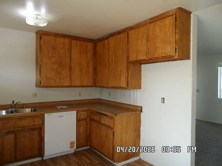 16552 Vine St — Photo 44