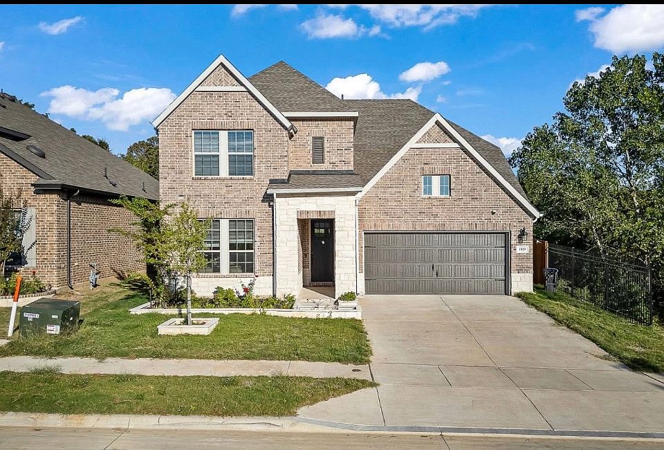 1st image of 1529 Woodford Pl
