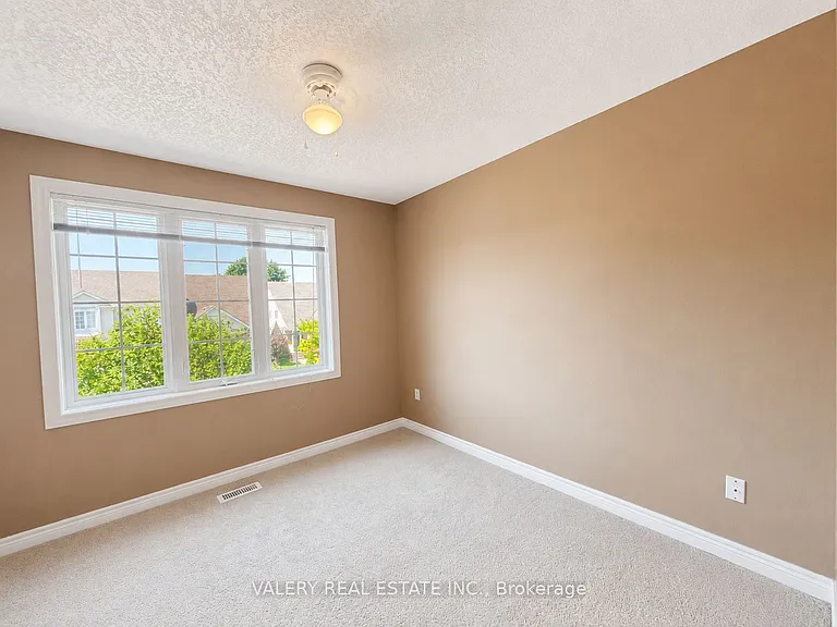 555 Grasslands Ct — Photo 5