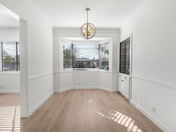 4th image of 3492 Rosewood Ave