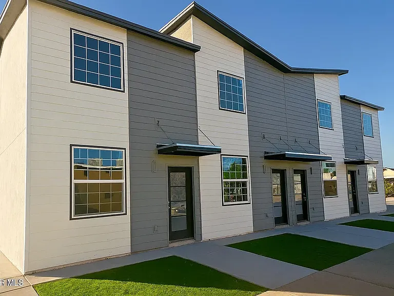 3030 Pera Ave #2 — Photo 2