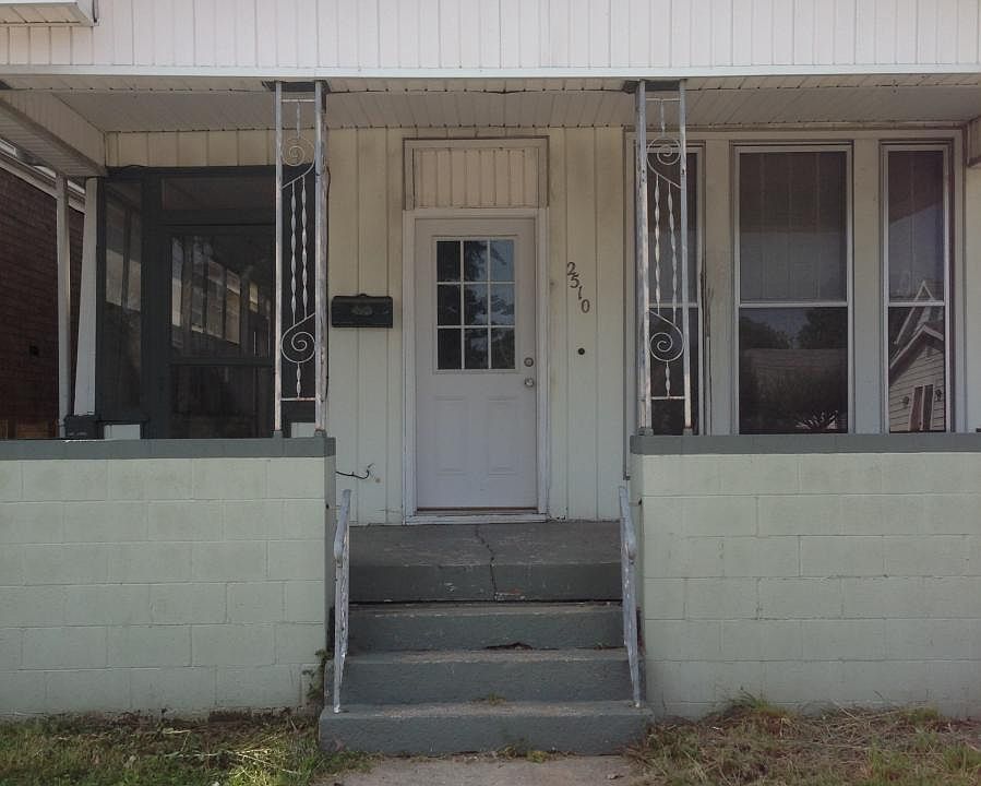 2510 West Franklin. 3 bdrm 2 & 1/2 baths. Available for move in last week of June. $1,100 per month Deposit $900. NO PETS.