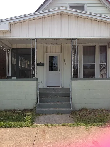2510 W Franklin St Photo 1