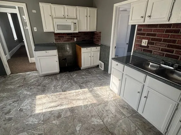 365 E 161 ST, 365 E 161st St #Up, Cleveland, OH 44110