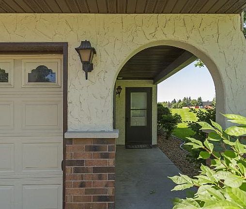 3rd image of 8861 Maplebrook Ct N