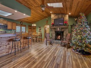 812 Setzer Cove Rd, Maggie Valley, NC 28751