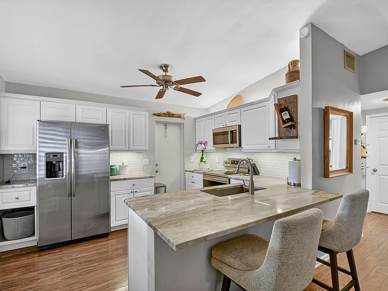 318 Glen Arbor Ter — Photo 6