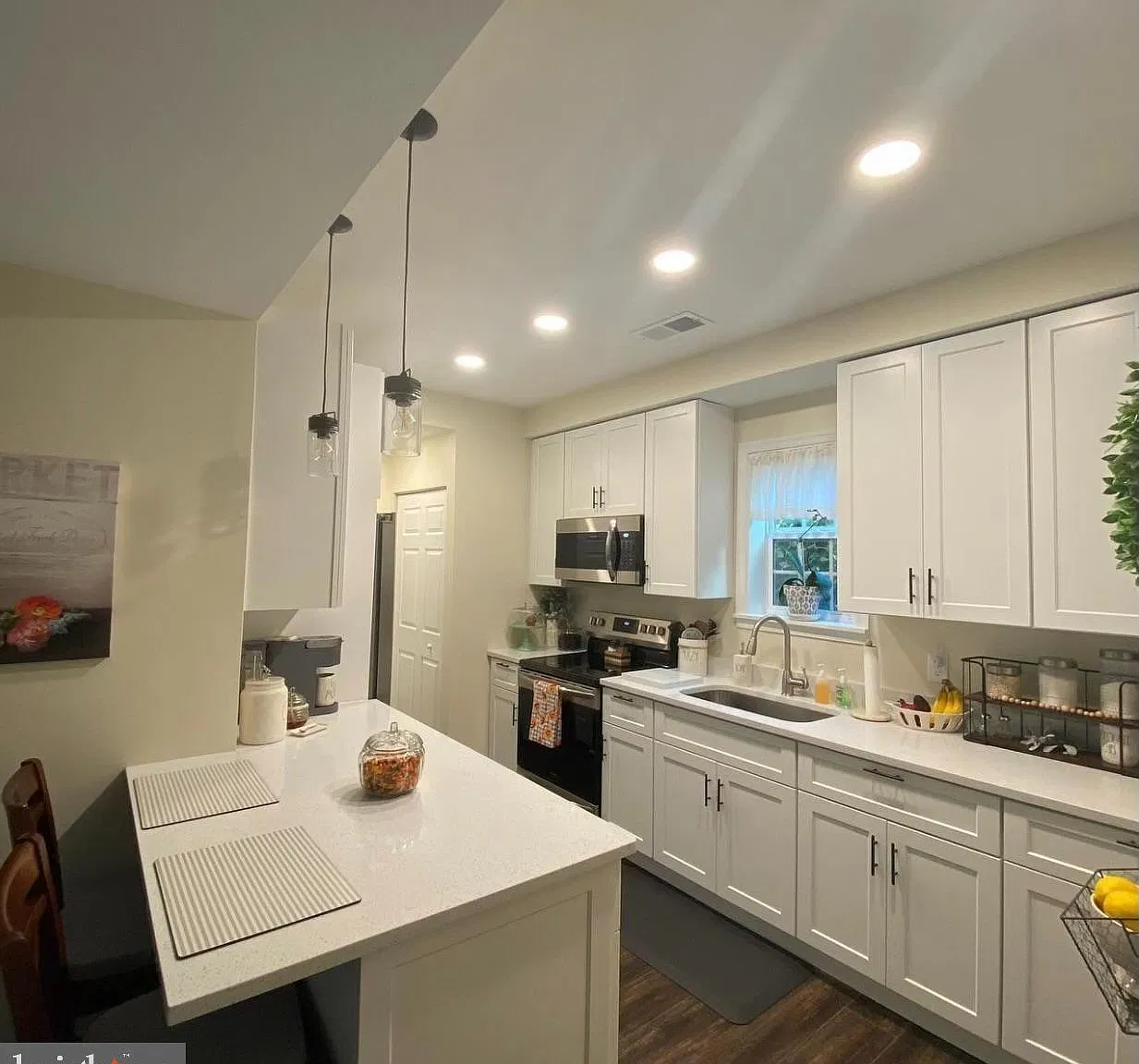 2 bed, 1.0 bath, 750 sqft, $1,800 — Photo 3