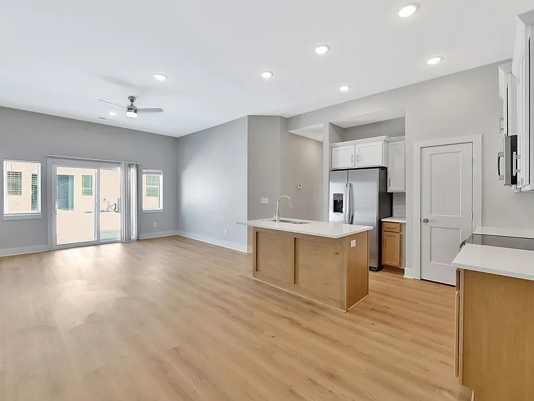 1218 SE 10th Street Ter — Photo 9