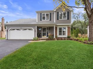 301 Old Hunt Rd, Fox River Grove, IL 60021