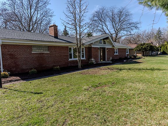 3rd image of 888 Woodstock Rd