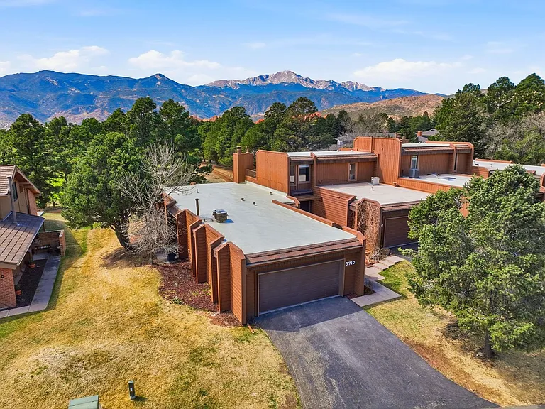 3710 Camels Ridge Ln — Photo 2