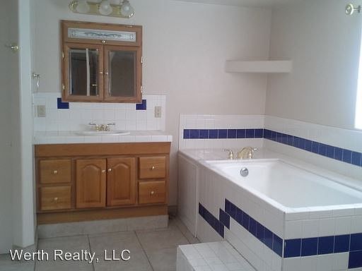 2nd image of 101 W Blacklidge Dr