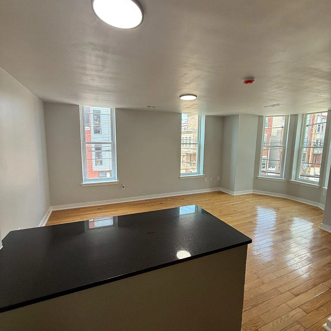 2 bed, 1.0 bath, 2646 sqft, $2,720 — Photo 2