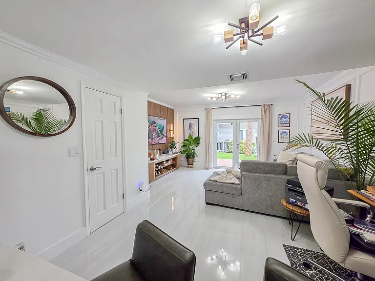 1877 NE 15th Ave #1877 — Photo 6