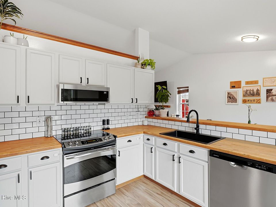 218 Redberry Drive, Richlands, NC 28574 | Zillow