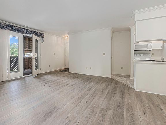 4th image of 16507 Woodlane