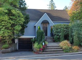 3610 SW Greenleaf Dr, Portland, OR 97221