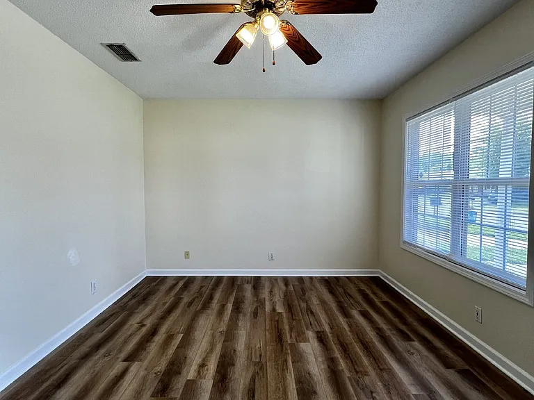 1118 Keith Ave — Photo 7