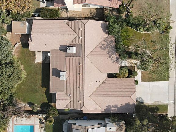 3rd image of 9808 Mesa Oak Dr