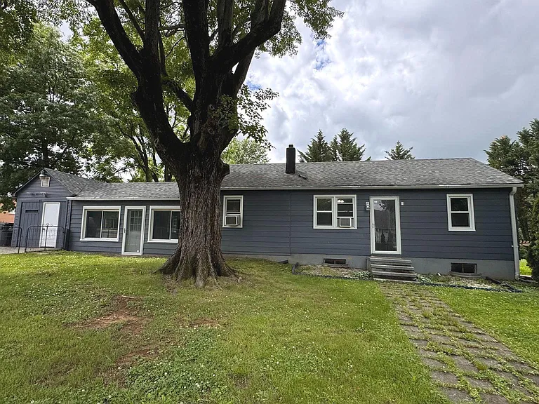 44 S Woodlawn Ave — Photo 2