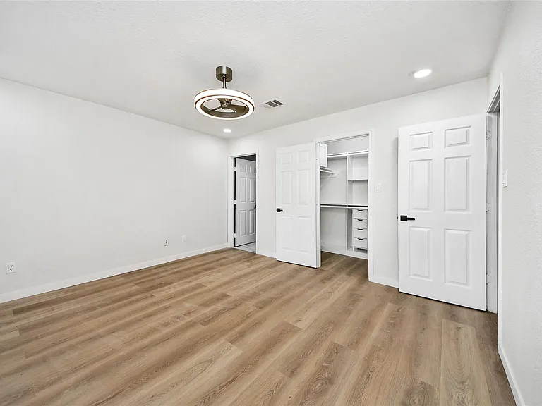 15719 Baytree Dr — Photo 30