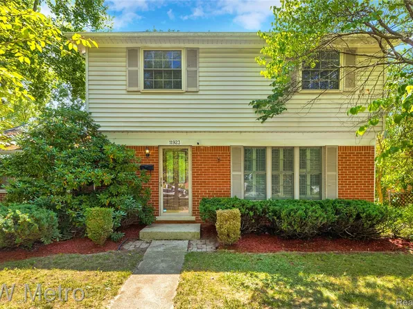 11923 Fairview Dr, Sterling Heights, MI 48312
