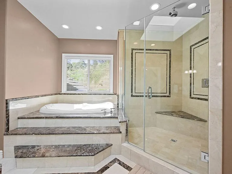 3263 New York Dr — Photo 46