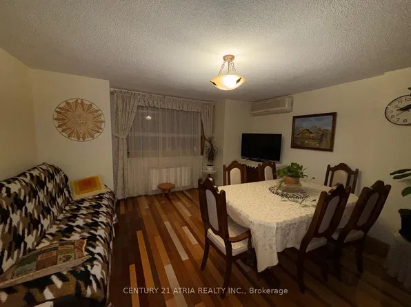 74 Millicent St, Toronto, ON M6H 1W4