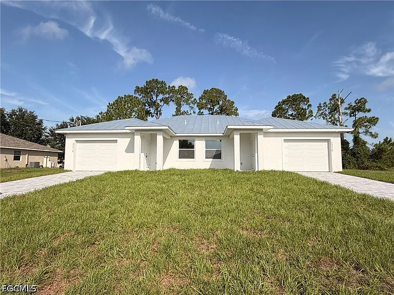2212 Armour Rd — Photo 2