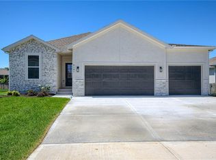 8101 SE Holly Dr, Blue Springs, MO 64014