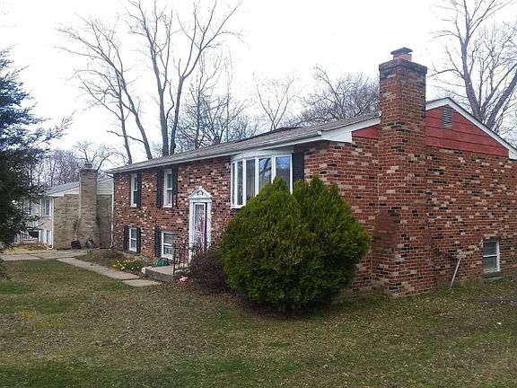 3rd image of 912 E Tantallon Dr