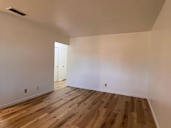 4th image of 1138 E Yale Ave #1138