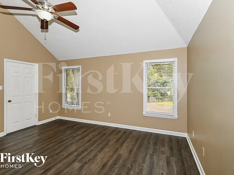 844 Tropicana Dr E — Photo 11