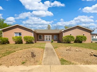10 Peachtree Pl, Harrisburg, IL 62946