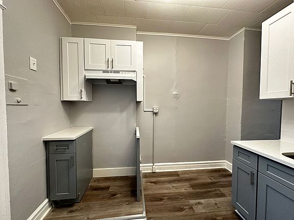 3rd image of 102 Romaine Ave #1E
