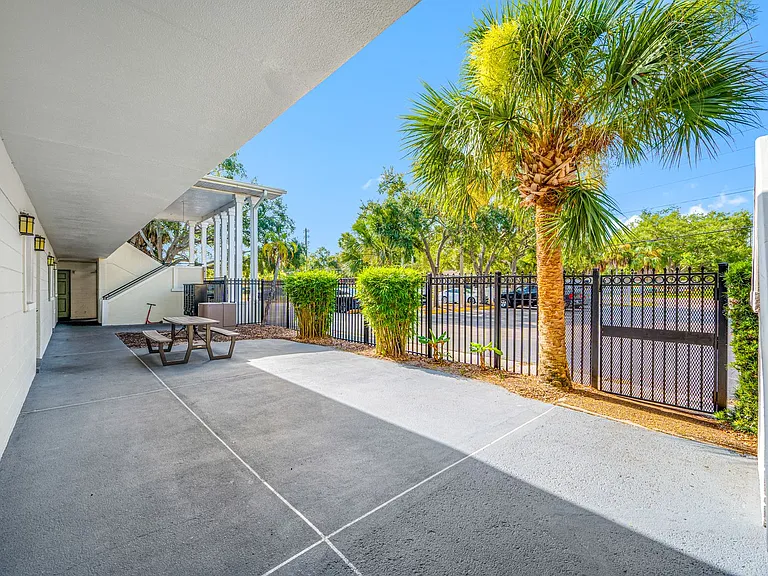 Lakeside Villas — Photo 15