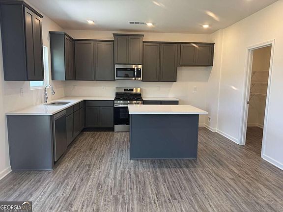 4th image of 341 Bloomfield Cir
