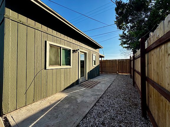 4th image of 104 E Vista Del Cerro Dr #A