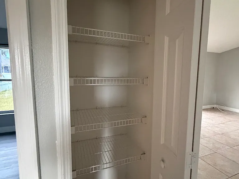 915 Amboise Ln — Photo 13