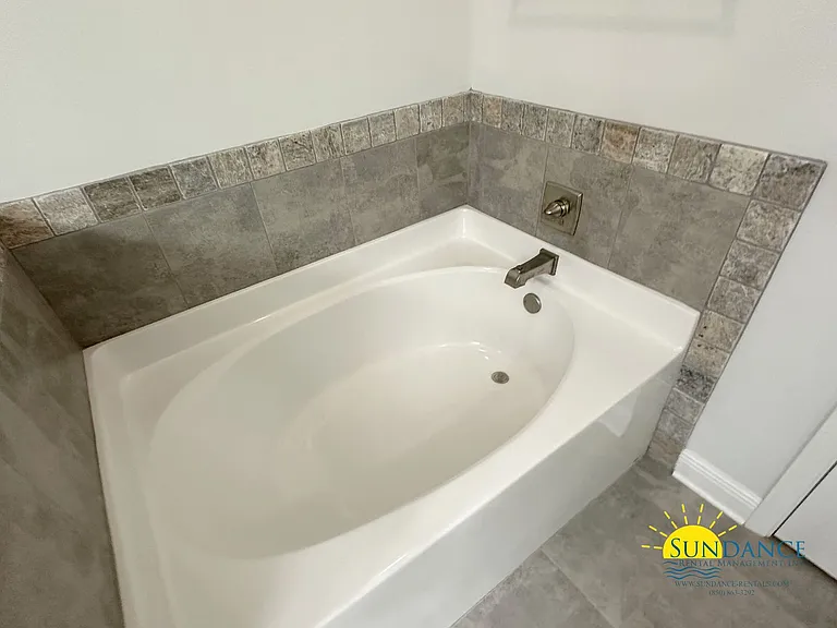 2337 Salamanca St — Photo 8
